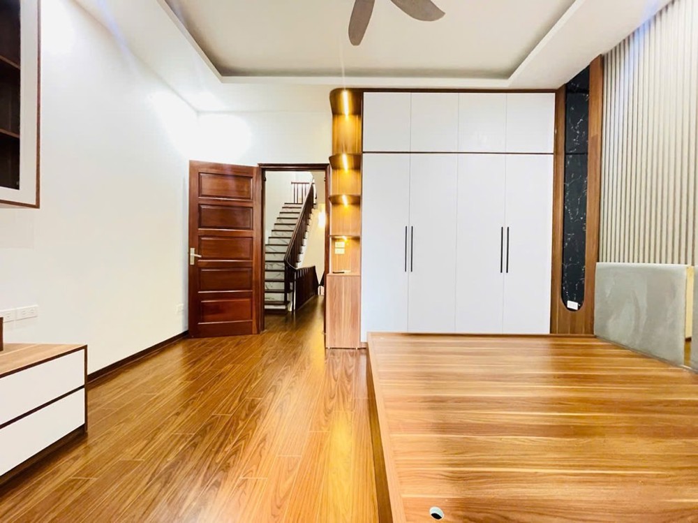 BÁN NHÀ ĐẸP NGỌC THUỴ LONG BIÊN, OTO ĐỖ CỬA,PHÂN LÔ,MỚI TINH,40M NHỈNH 7 TỶ(TL) BÁN NHÀ ĐẸP NGỌC THUỴ LONG BIÊN, OTO ĐỖ CỬA,PHÂN LÔ,MỚI TINH,40M NHỈNH 7 TỶ(TL)