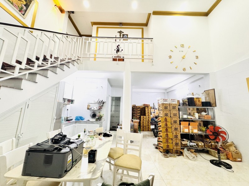 Bán nhà ngõ QL1K, Linh Xuân, Thủ Đức. TP HCM, DT 60m2, 2 tầng, 2PN. Sổ hồng, 4.6 tỷ Bán nhà ngõ QL1K, Linh Xuân, Thủ Đức. TP HCM, DT 60m2, 2 tầng, 2PN. Sổ hồng, 4.6 tỷ