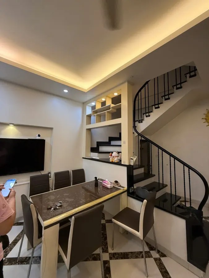 Bán nhà trung tâm Long Biên, Nguyễn Văn Cừ – 39m², 5 tầng, mặt tiền siêu rộng, giá chỉ 8.25 tỷ Bán nhà trung tâm Long Biên, Nguyễn Văn Cừ – 39m², 5 tầng, mặt tiền siêu rộng, giá chỉ 8.25 tỷ