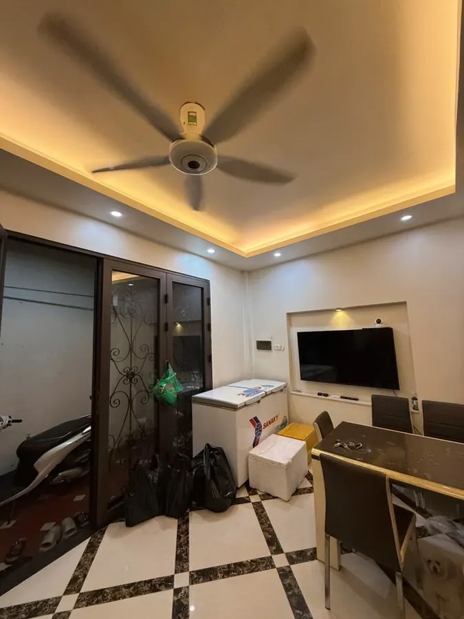 Bán nhà trung tâm Long Biên, Nguyễn Văn Cừ – 39m², 5 tầng, mặt tiền siêu rộng, giá chỉ 8.25 tỷ Bán nhà trung tâm Long Biên, Nguyễn Văn Cừ – 39m², 5 tầng, mặt tiền siêu rộng, giá chỉ 8.25 tỷ