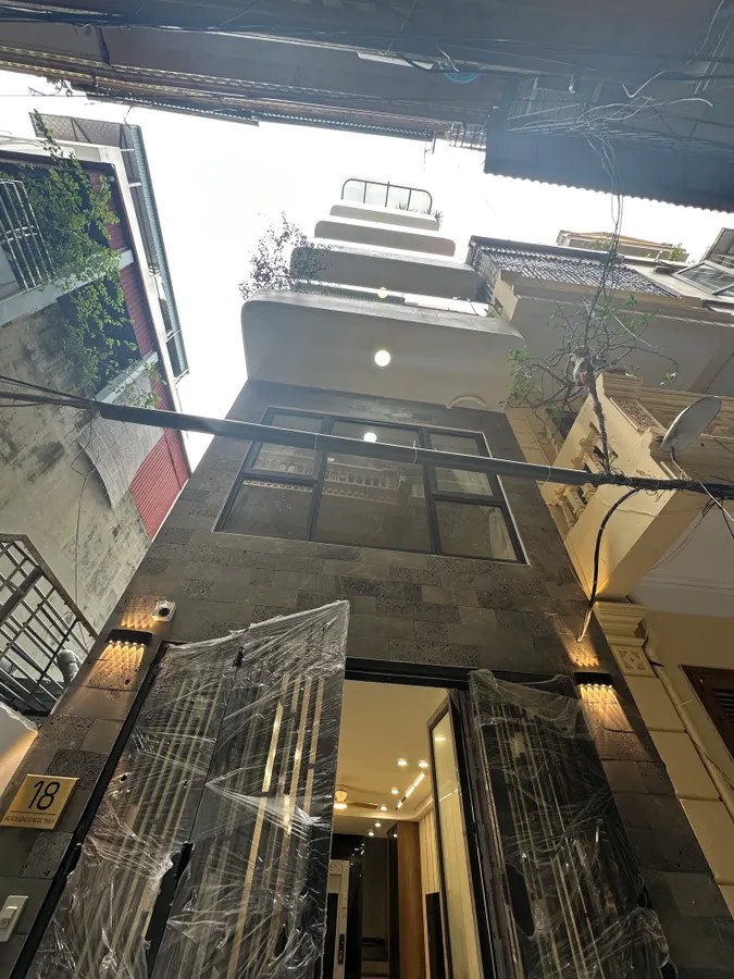 NHÀ MƯỚI KÍNH KOONG  Ngọc Thụy 6 TẦNG THANG MÁY FULL NỘI THẤT Ô TÔ NGỦ TRONG NHÀ 11.8 tỷ Long Biên NHÀ MƯỚI KÍNH KOONG  Ngọc Thụy 6 TẦNG THANG MÁY FULL NỘI THẤT Ô TÔ NGỦ TRONG NHÀ 11.8 tỷ Long Biên
