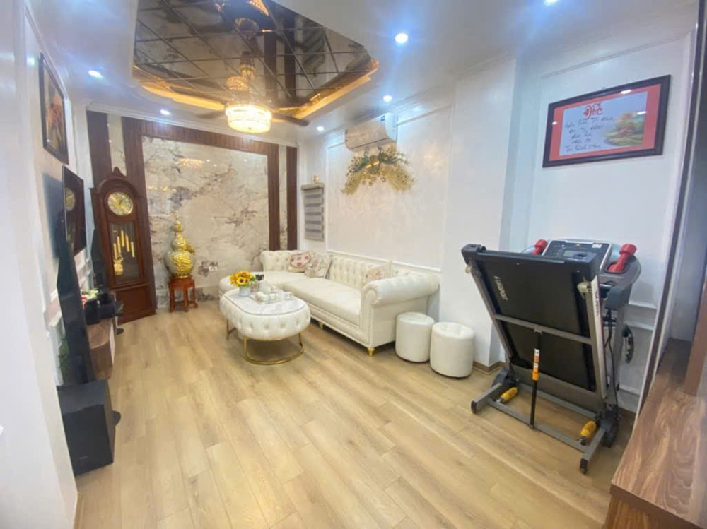 Hiếm! Bán Nhà Hoàng Hoa Thám, Gần Phố Gần Ô Tô – 35M² 4 Tầng Giá 8.7 Tỷ