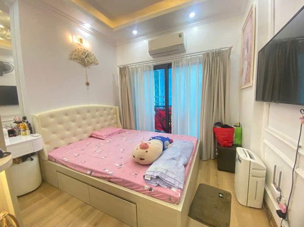 Hiếm! Bán Nhà Hoàng Hoa Thám, Gần Phố Gần Ô Tô – 35M² 4 Tầng Giá 8.7 Tỷ
