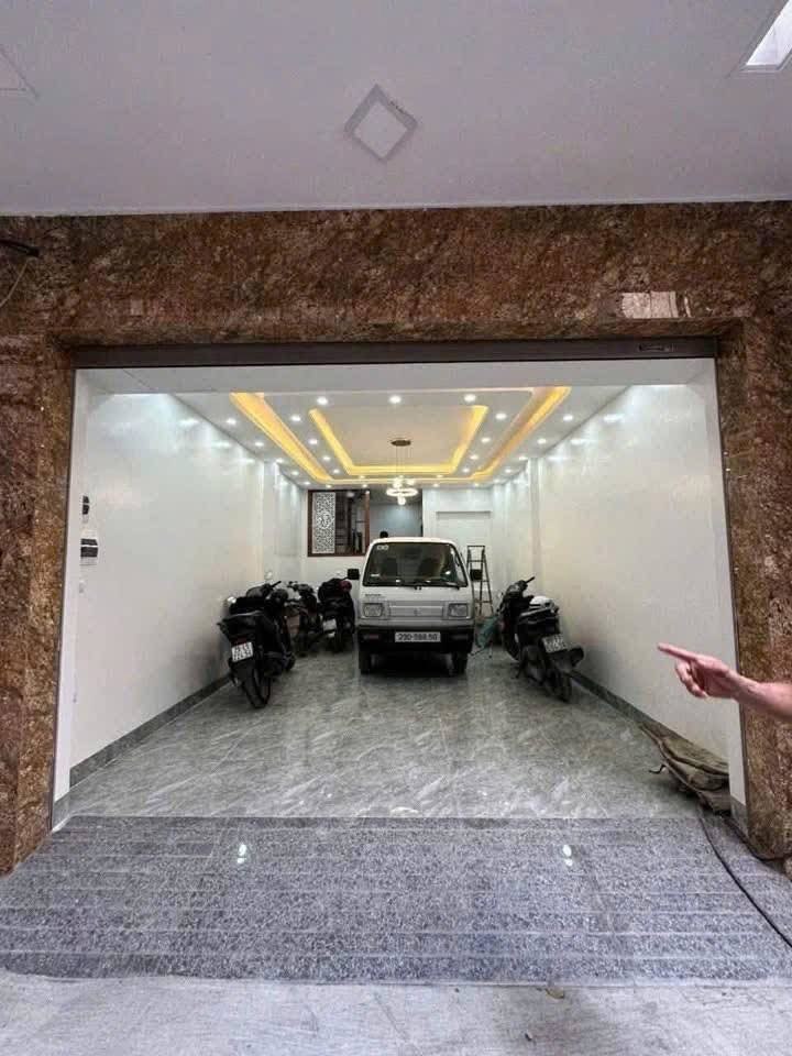 Bán Nhà Nguyễn Đình Hoàn Cầu Giấy  6 Tầng Thang Máy Ô Tô Trong Nhà Kinh Doanh 45M 18,5 Tỷ