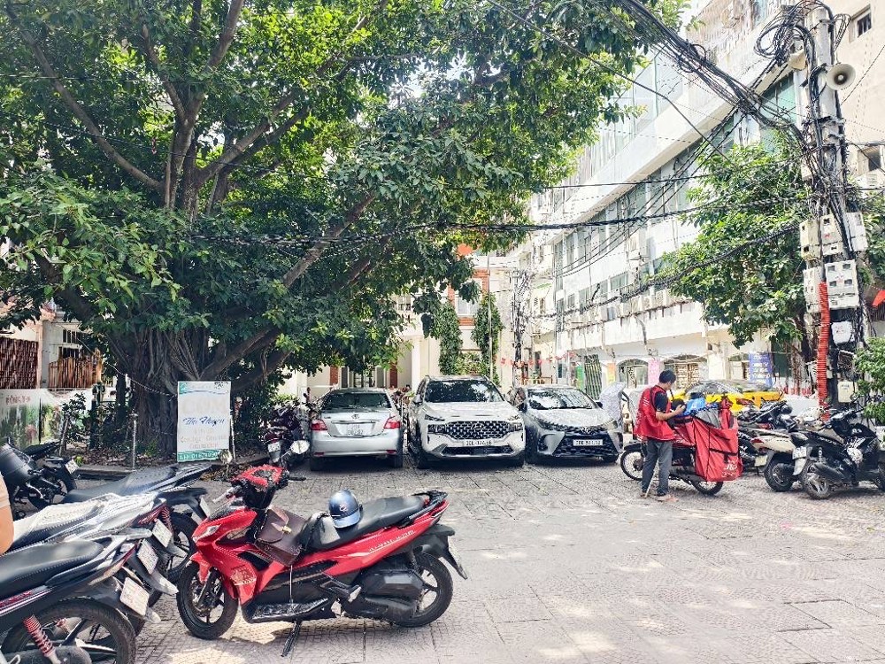 CẦU GIẤY  DT 42M GIÁ 15,3 TỶ,Ô TÔ ĐỖ CỬA,CÁCH PHỐ 20M,KINH DOANH CẦU GIẤY  DT 42M GIÁ 15,3 TỶ,Ô TÔ ĐỖ CỬA,CÁCH PHỐ 20M,KINH DOANH