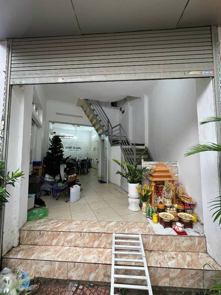 CẦU GIẤY  DT 42M GIÁ 15,3 TỶ,Ô TÔ ĐỖ CỬA,CÁCH PHỐ 20M,KINH DOANH CẦU GIẤY  DT 42M GIÁ 15,3 TỶ,Ô TÔ ĐỖ CỬA,CÁCH PHỐ 20M,KINH DOANH