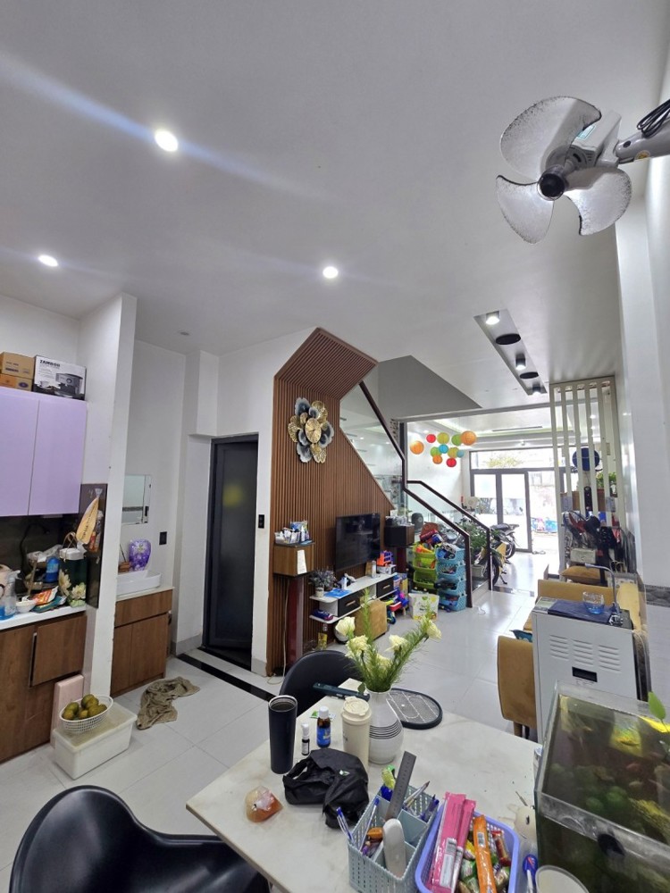 Bán nhà Thủ Đức, Linh Đông, đường Số 8, 4x15m, 4 tầng, 4PN, SH, 7.35 tỷ