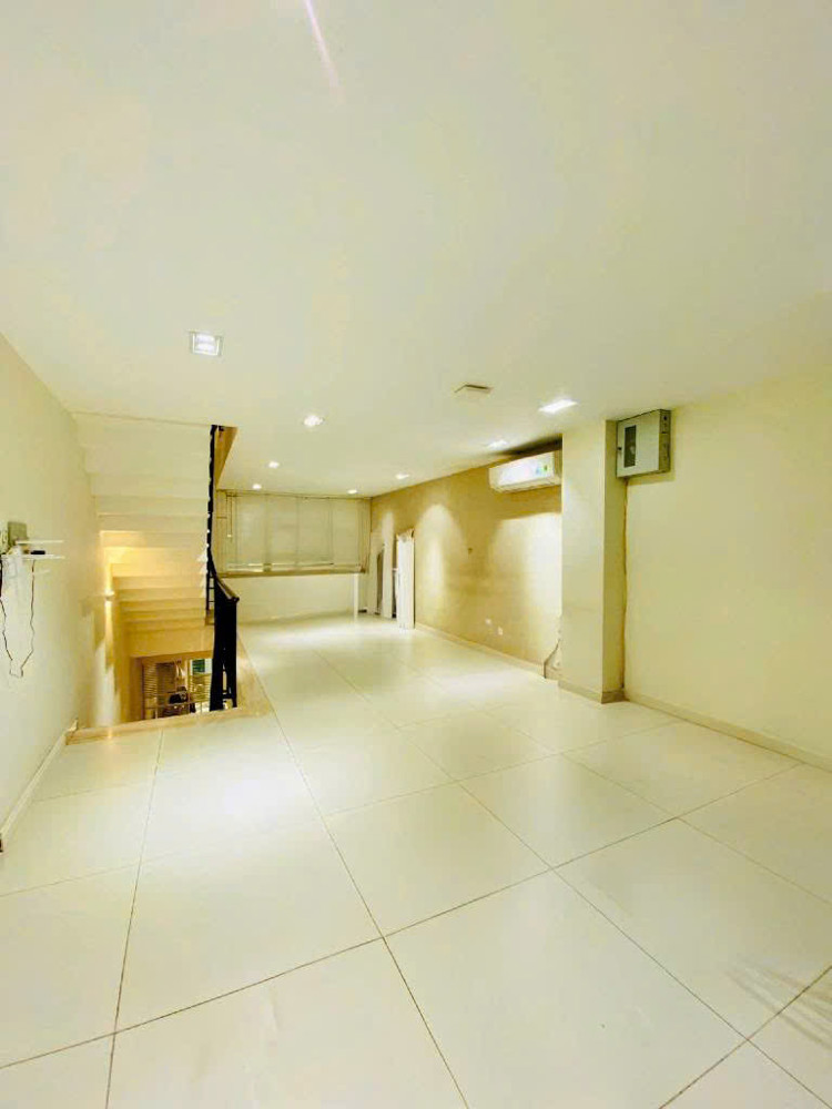 Nhà phố hiện đại Quận 10 – 6 tầng – 4.8x17m, vị trí vàng cạnh Vạn Hạnh Mall Nhà phố hiện đại Quận 10 – 6 tầng – 4.8x17m, vị trí vàng cạnh Vạn Hạnh Mall