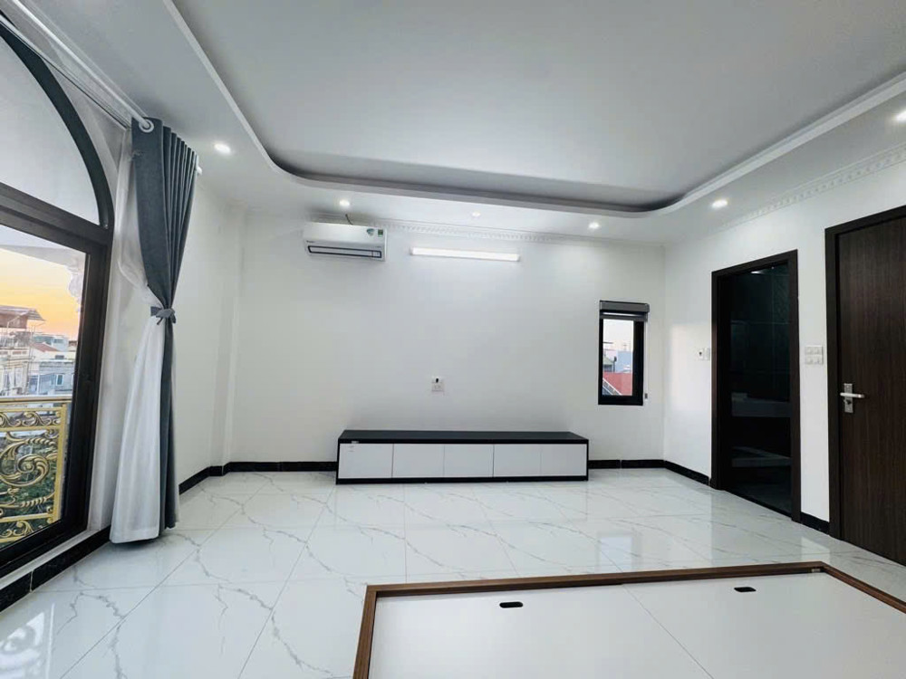 Nhà Ngọc Lâm xây mới 6 tầng – 47m – thang máy, ôtô đỗ trong nhà, 2 mặt thoáng, giá 11.7 tỷ Nhà Ngọc Lâm xây mới 6 tầng – 47m – thang máy, ôtô đỗ trong nhà, 2 mặt thoáng, giá 11.7 tỷ
