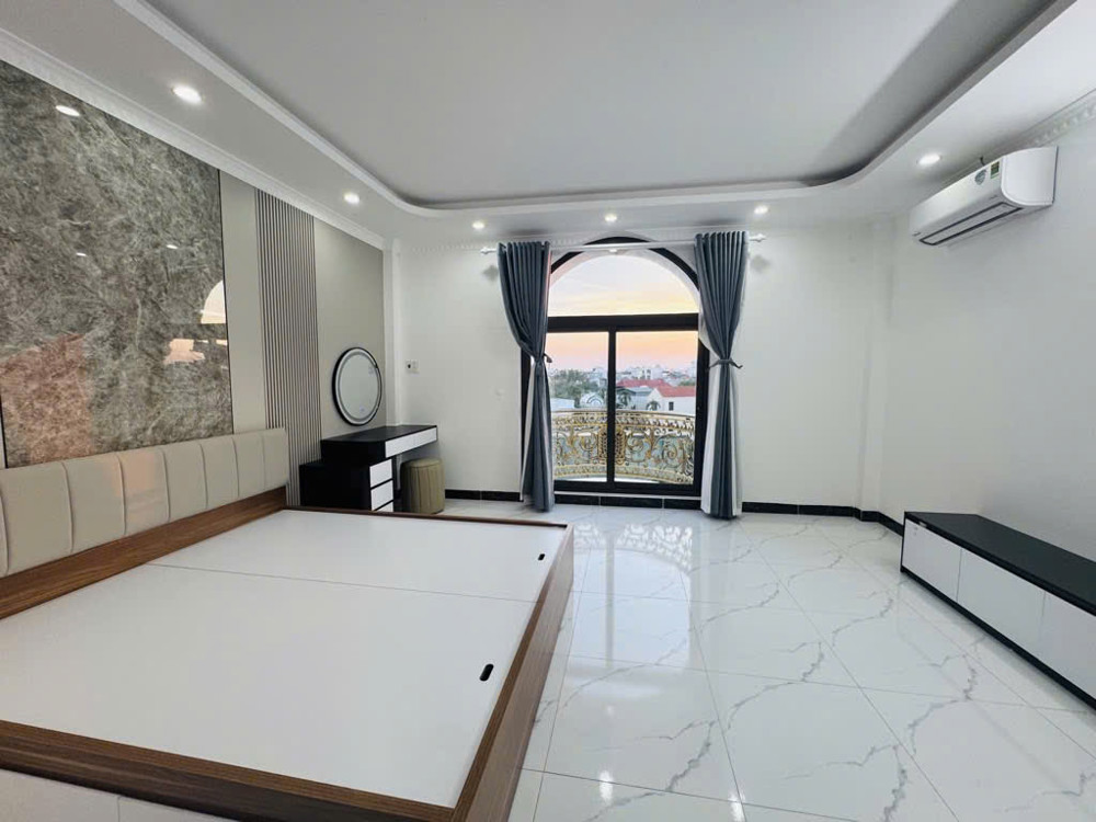 Nhà Ngọc Lâm xây mới 6 tầng – 47m – thang máy, ôtô đỗ trong nhà, 2 mặt thoáng, giá 11.7 tỷ Nhà Ngọc Lâm xây mới 6 tầng – 47m – thang máy, ôtô đỗ trong nhà, 2 mặt thoáng, giá 11.7 tỷ