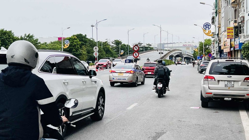 Bán Nhà Cổ Linh, Lô Góc, Vỉa Hè, Xe Container Quay Đầu