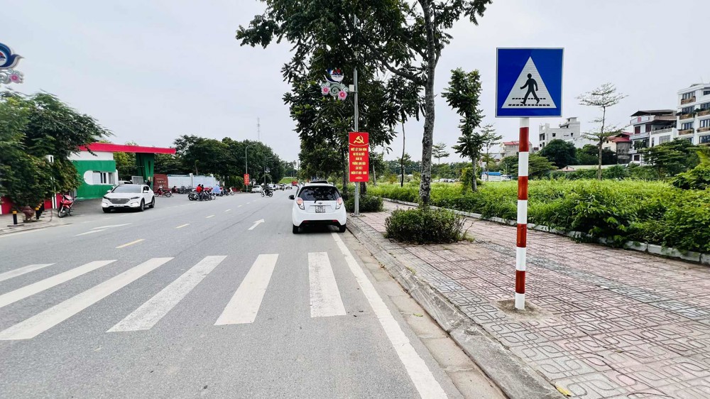 Bán Nhà Cổ Linh, Lô Góc, Vỉa Hè, Xe Container Quay Đầu