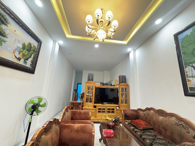 Bán nhà đường Nguyễn Xiển, Q.9: 66m2, 3 tầng, 4PN, SH, 5.5 tỷ. LH: 0933125879 Bán nhà đường Nguyễn Xiển, Q.9: 66m2, 3 tầng, 4PN, SH, 5.5 tỷ. LH: 0933125879