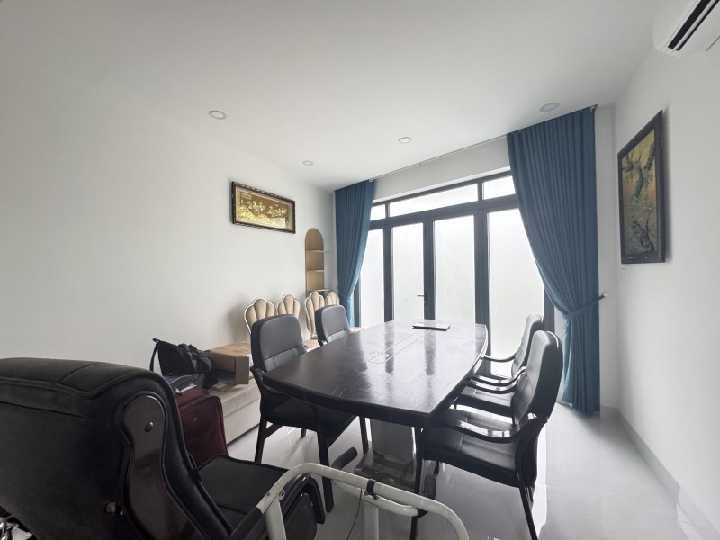 Bán nhà đường Nguyễn Xiển, Q.9: 66m2, 3 tầng, 4PN, SH, 5.5 tỷ. LH: 0933125879 Bán nhà đường Nguyễn Xiển, Q.9: 66m2, 3 tầng, 4PN, SH, 5.5 tỷ. LH: 0933125879