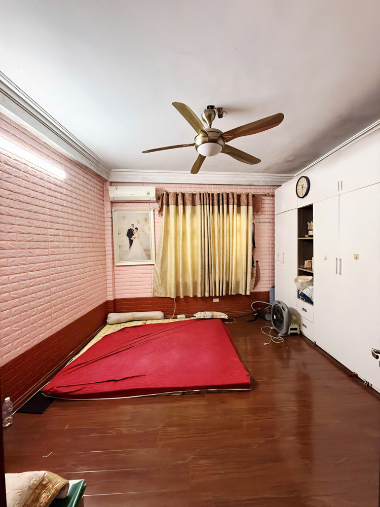 Hiếm, bán nhà Lạc Long Quân ngõ nông, gần ô tô, 46m² 5 tầng giá 9.8 tỷ Hiếm, bán nhà Lạc Long Quân ngõ nông, gần ô tô, 46m² 5 tầng giá 9.8 tỷ