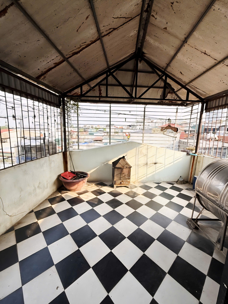 Hiếm, bán nhà Lạc Long Quân ngõ nông, gần ô tô, 46m² 5 tầng giá 9.8 tỷ Hiếm, bán nhà Lạc Long Quân ngõ nông, gần ô tô, 46m² 5 tầng giá 9.8 tỷ