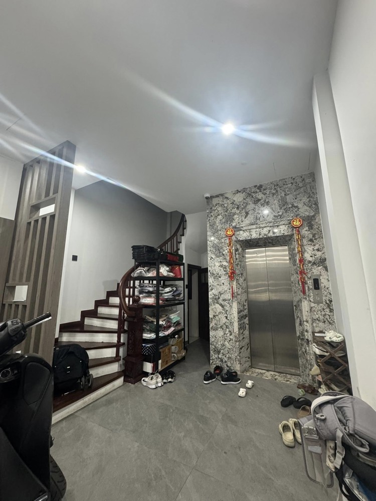 Nhà đẹp Tây Hồ - Lạc Long Quân, DT65m2, MT4.5m, 7 tầng, gara ôtô, ôtô đỗ cửa ngày đêm