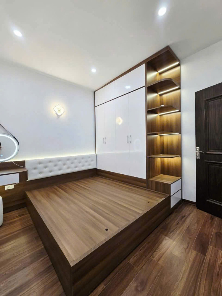 NHÀ ĐẸP - FULL NỘI THẤT - 2 NGỦ, 2 VS - THẤP TẦNG - Ô TÔ ĐỖ CHÂN TOÀ NHÀ- Tập thể phố Chùa Láng 55 NHÀ ĐẸP - FULL NỘI THẤT - 2 NGỦ, 2 VS - THẤP TẦNG - Ô TÔ ĐỖ CHÂN TOÀ NHÀ- Tập thể phố Chùa Láng 55