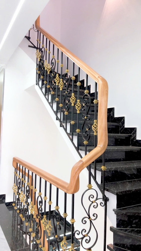 Siêu phẩm 5 tầng – thang máy Đức – full nội thất gỗ đỏ – gần Vạn Phúc City Siêu phẩm 5 tầng – thang máy Đức – full nội thất gỗ đỏ – gần Vạn Phúc City