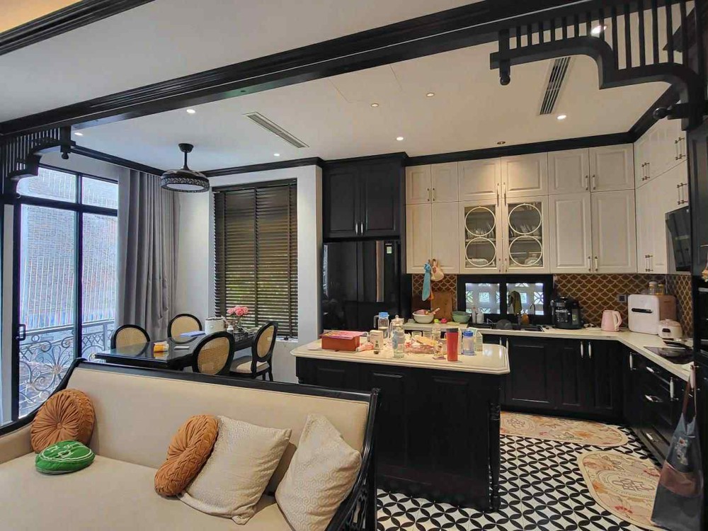 nhà đẹp Hồng Tiến, 65m x 5 tầng, mặt tiền 7.4m, gara ôtô, phong cách indochina nhà đẹp Hồng Tiến, 65m x 5 tầng, mặt tiền 7.4m, gara ôtô, phong cách indochina