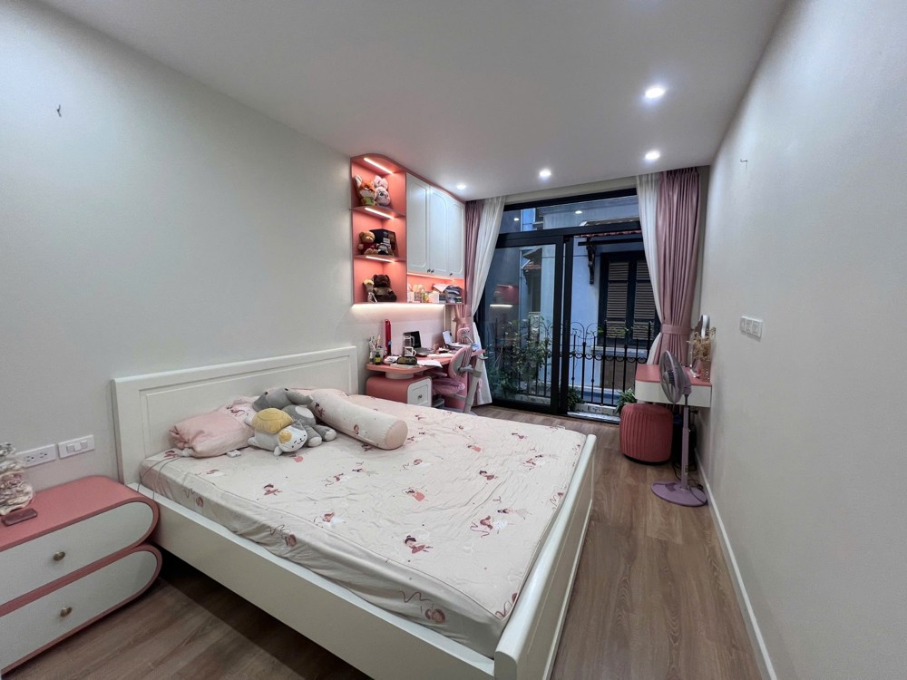 Nhà đẹp Lạc Long Quân, DT30m², 5 tầng, 3P. ngủ, ô chờ thang máy (11 tỷ) Nhà đẹp Lạc Long Quân, DT30m², 5 tầng, 3P. ngủ, ô chờ thang máy (11 tỷ)