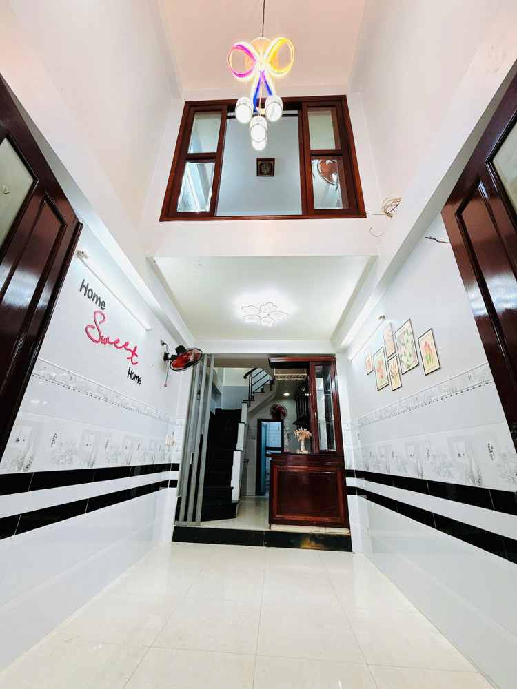 Nhà 2 lầu gần chợ Rạch Ông Nguyễn Thị Tần P.Chánh Hưng (P2Q8) Nhà 2 lầu gần chợ Rạch Ông Nguyễn Thị Tần P.Chánh Hưng (P2Q8)