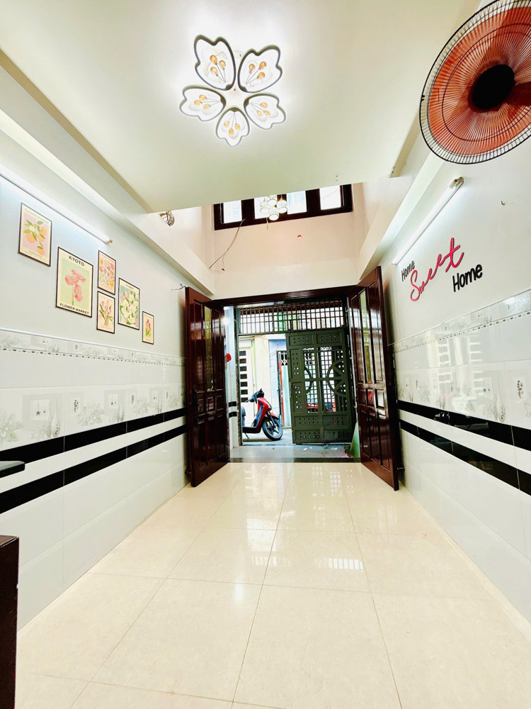 Nhà 2 lầu gần chợ Rạch Ông Nguyễn Thị Tần P.Chánh Hưng (P2Q8) Nhà 2 lầu gần chợ Rạch Ông Nguyễn Thị Tần P.Chánh Hưng (P2Q8)