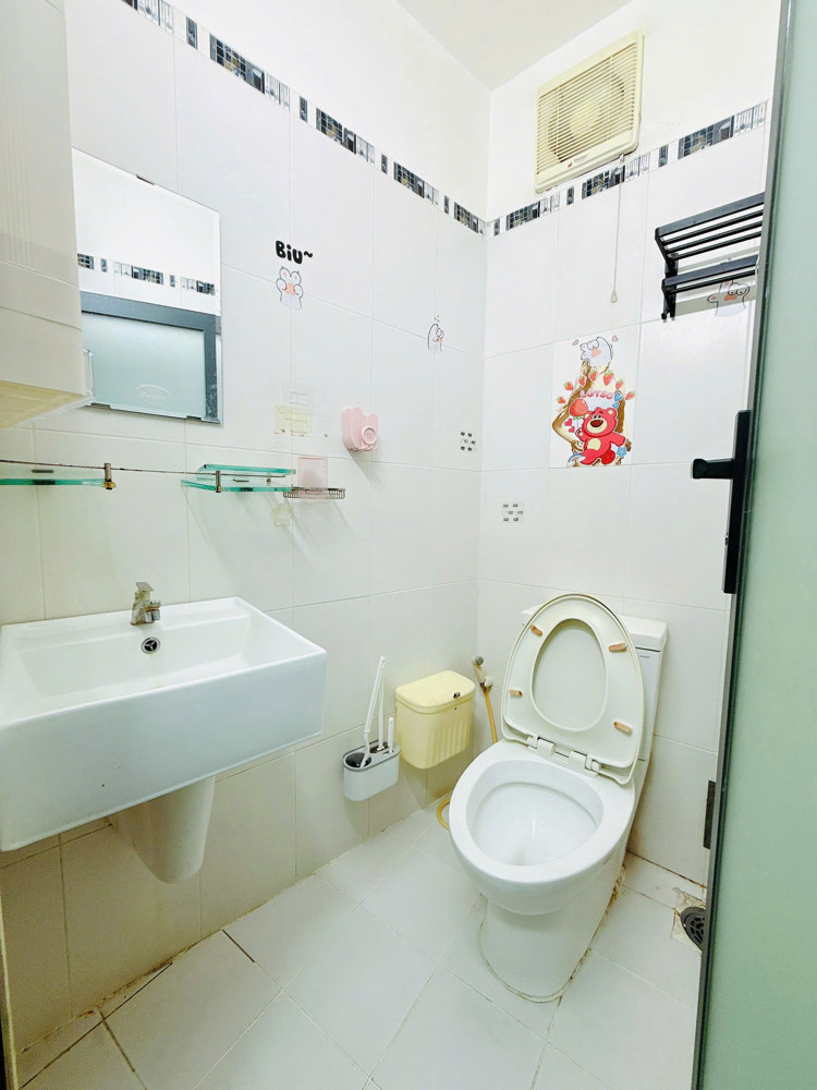 Nhà 2 lầu gần chợ Rạch Ông Nguyễn Thị Tần P.Chánh Hưng (P2Q8) Nhà 2 lầu gần chợ Rạch Ông Nguyễn Thị Tần P.Chánh Hưng (P2Q8)