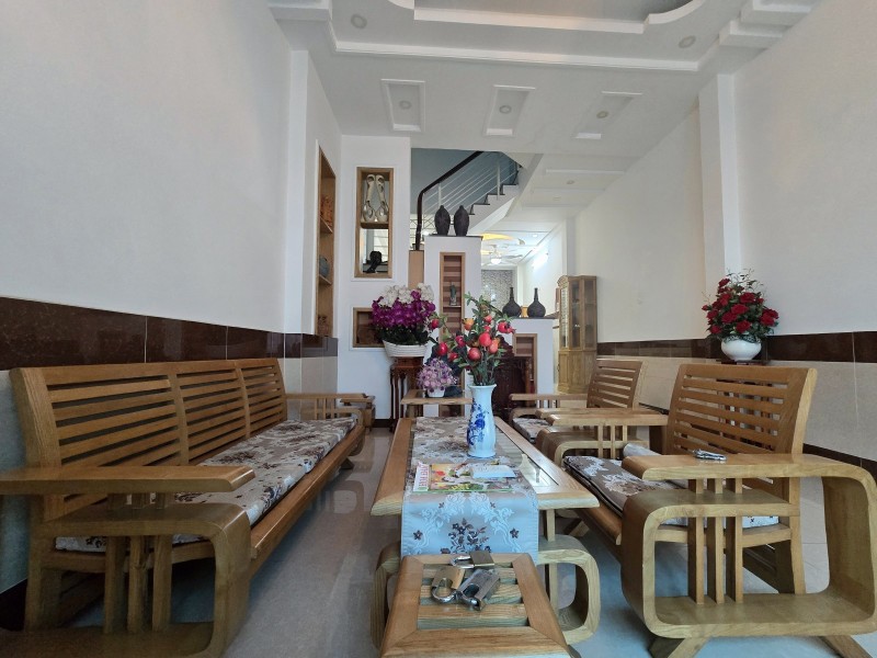 Bán nhà đường Man Thiện, Phường Tăng Nhơn Phú A, Q9, TP HCM, DT 70 m2, 3 tầng, 3PN, SH. Giá 8.35 tỷ