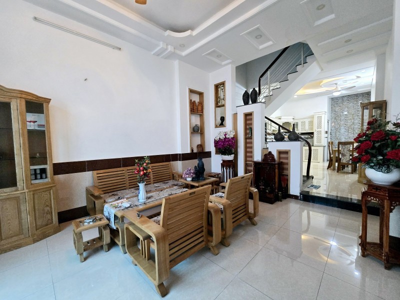 Bán nhà đường Man Thiện, Phường Tăng Nhơn Phú A, Q9, TP HCM, DT 70 m2, 3 tầng, 3PN, SH. Giá 8.35 tỷ