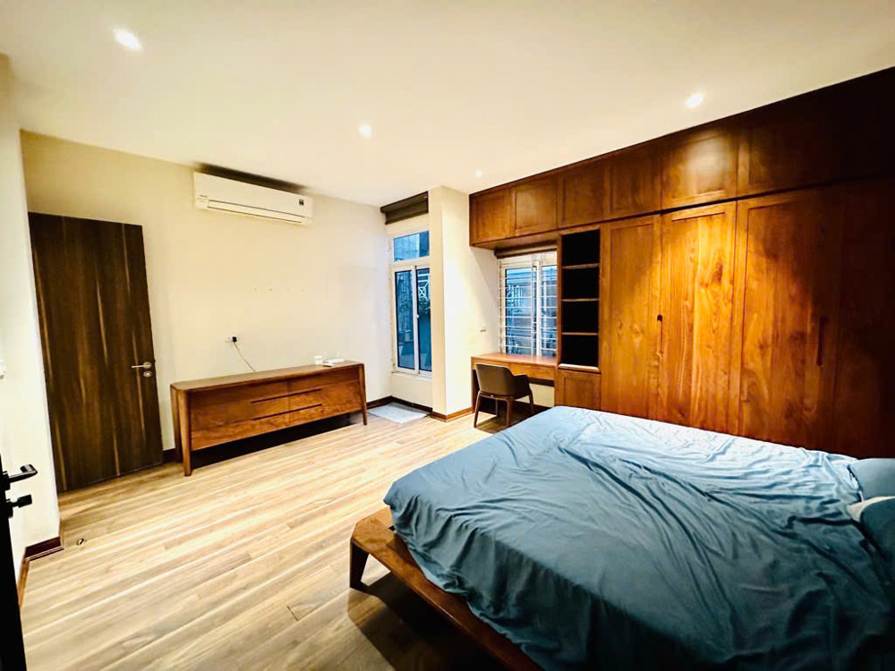 Bán nhà vài bước chân là ra Công Viên Cầu Giấy, nhà 5t x 40m2 giá nhỉnh 10t