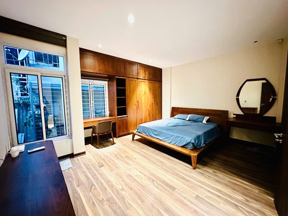 Bán nhà vài bước chân là ra Công Viên Cầu Giấy, nhà 5t x 40m2 giá nhỉnh 10t