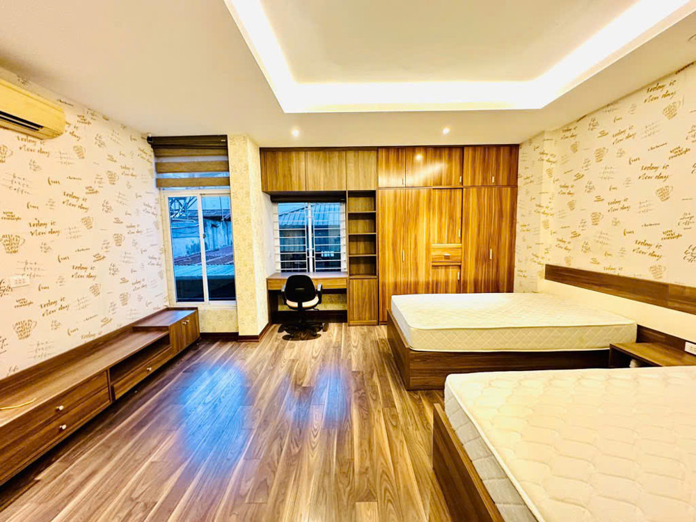 Bán nhà vài bước chân là ra Công Viên Cầu Giấy, nhà 5t x 40m2 giá nhỉnh 10t