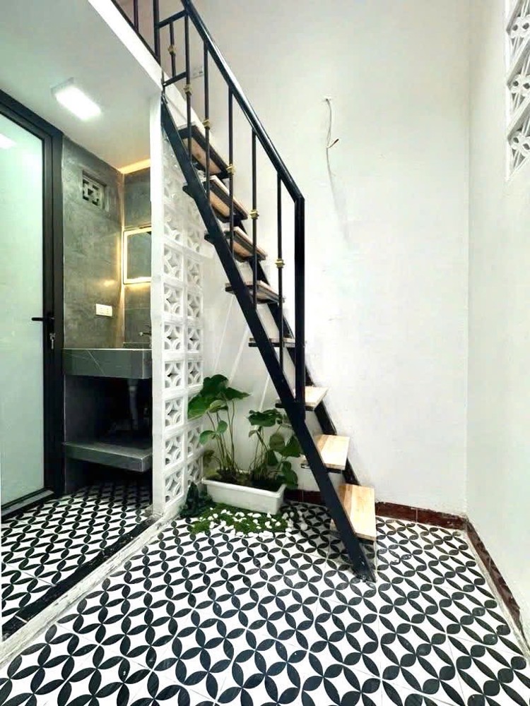 TẬP THỂ TẦNG 1 ĐỘI CẤN DT 50M 4 NGỦ GIÁ 3,7 TỶ-CÁCH 1 NHÀ RA MẶT PHỐ