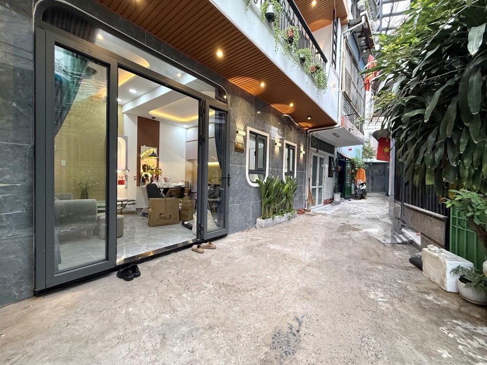 Bán nhà Hoàng Hoa Thám, 5x8m, 1 trệt, 1 lầu, 3pn, 3wc, 5.89 tỷ, TL