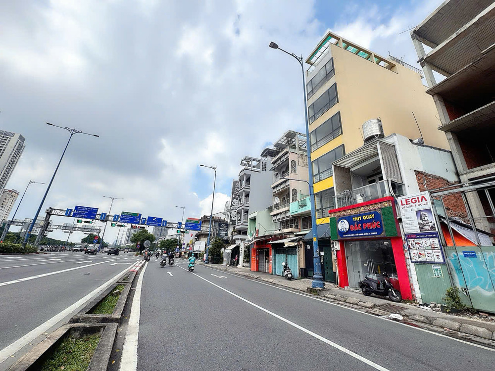 BÁN NHÀ 2 TẦNG MTKD 4M VIEW SÔNG Đ.VÕ VĂN KIỆT, QUẬN 1 - 88M2 NGANG 4M*23M - XUNG QUANH CAO ỐC VĂN