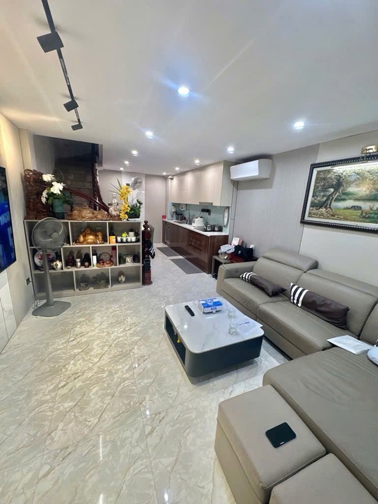 NHÀ DÂN XÂY CHẮC CHẮN –NỞ HẬU-NGÕ NÔNG -15M RA Ô TÔ TRÁNH–DỄ CHỐT_ 5 TẦNG –39,5M2 –14,8 TỶ