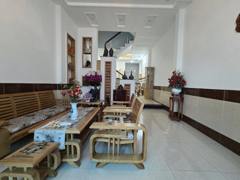 Bán nhà đường Man Thiện, Phường Tăng Nhơn Phú A, Q9, TP HCM, DT 70 m2, 3 tầng, 3PN, SH. Giá 8.35 tỷ