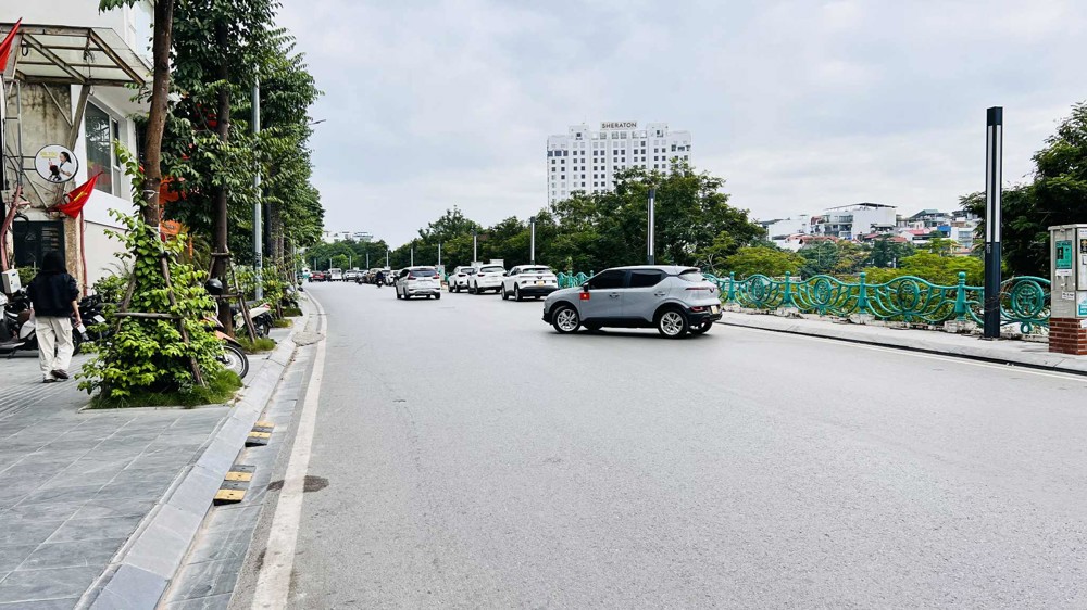 bán nhà mặt phố Xuân Diệu, 8 tầng, thông sàn kinh doanh