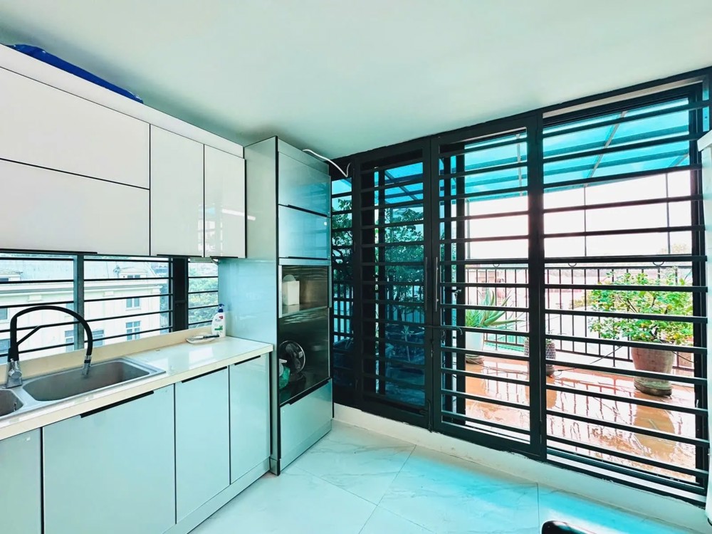 Bán Nhà  Lương Định Của 61m2.  8 tầng. mặt tiền 6.9m. giá 24.5 tỷ Đống Đa Hà Nội