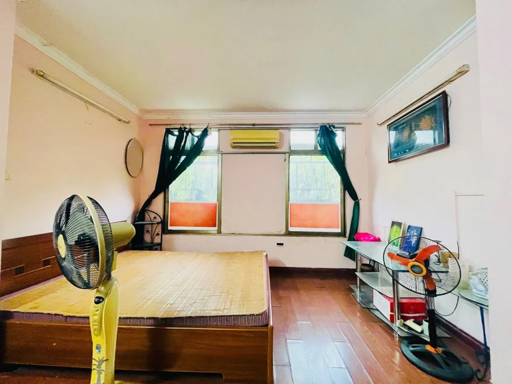 Bán Nhà Đặng Tiến Đông 27m2. 4 tầng. mặt tiền 4m. giá 20 tỷ Đống Đa Hà Nội