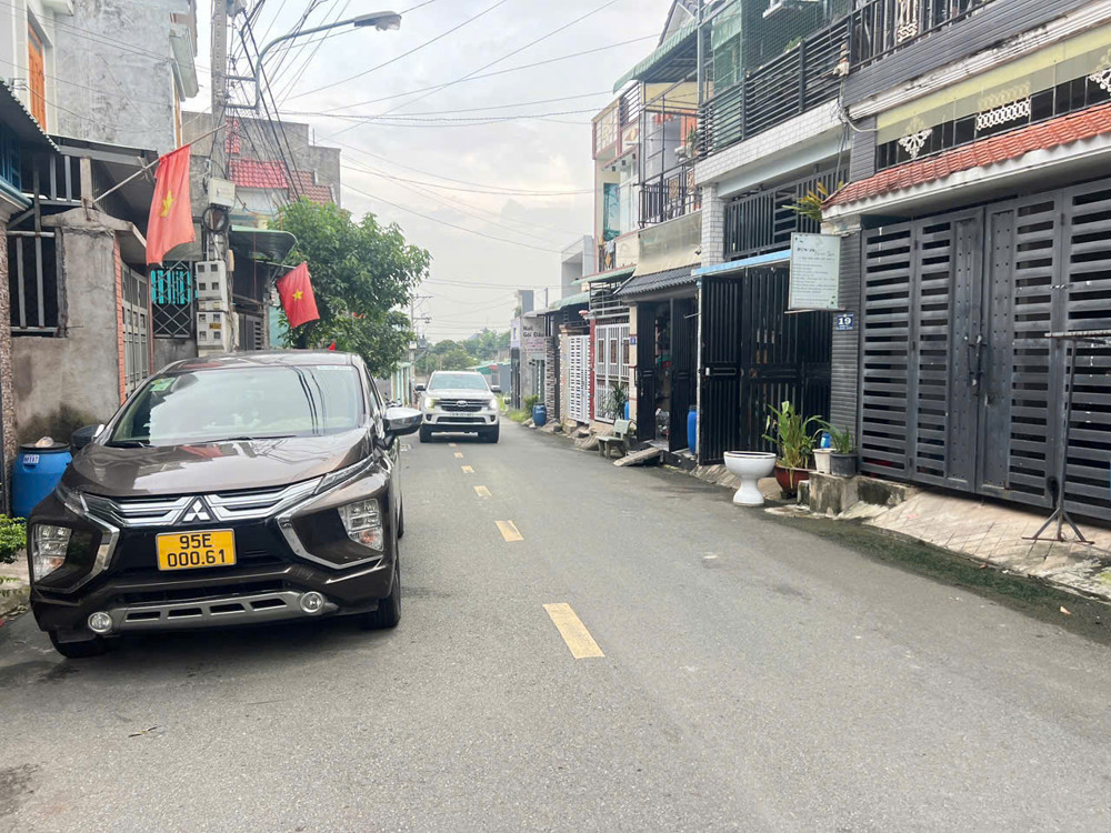 Bán nhà 2 Tầng Dĩ An,SHR đường nhựa 2 ô tô tránh,gần chợ,giá rẻ Bán nhà 2 Tầng Dĩ An,SHR đường nhựa 2 ô tô tránh,gần chợ,giá rẻ