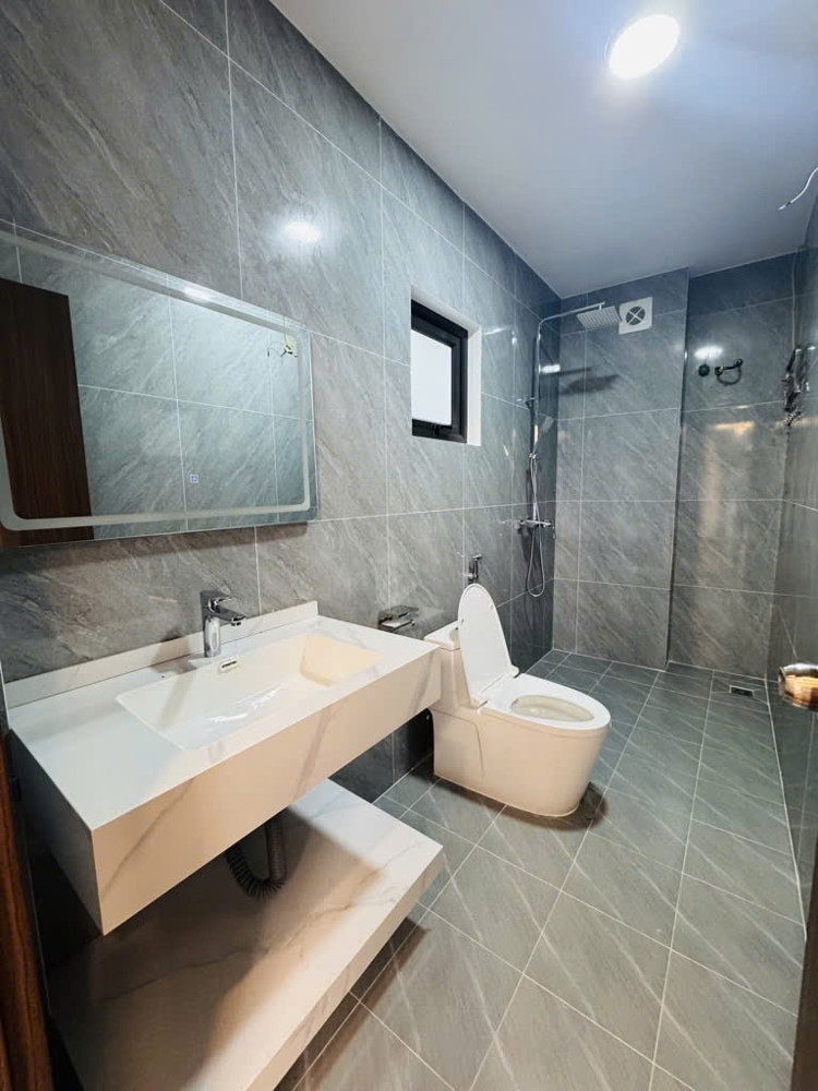 Bán nhà 6 tầng thang máy gara ô tô, khu Quân đội Ngọc Thụy – Long Biên 50m, giá 11.2 tỷ Bán nhà 6 tầng thang máy gara ô tô, khu Quân đội Ngọc Thụy – Long Biên 50m, giá 11.2 tỷ