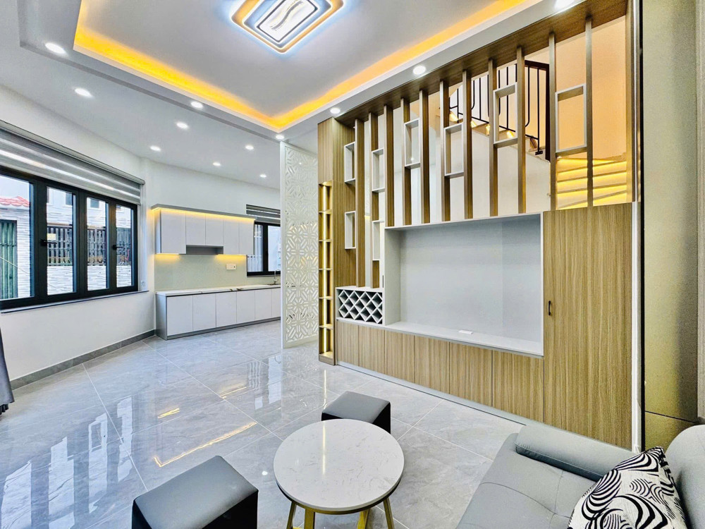 Bán nhà mới xây 1 trệt 2 lầu, lô góc 2 mặt tiền, gần nhà ga T3 và Emart, giá chỉ 6.4 tỷ Bán nhà mới xây 1 trệt 2 lầu, lô góc 2 mặt tiền, gần nhà ga T3 và Emart, giá chỉ 6.4 tỷ