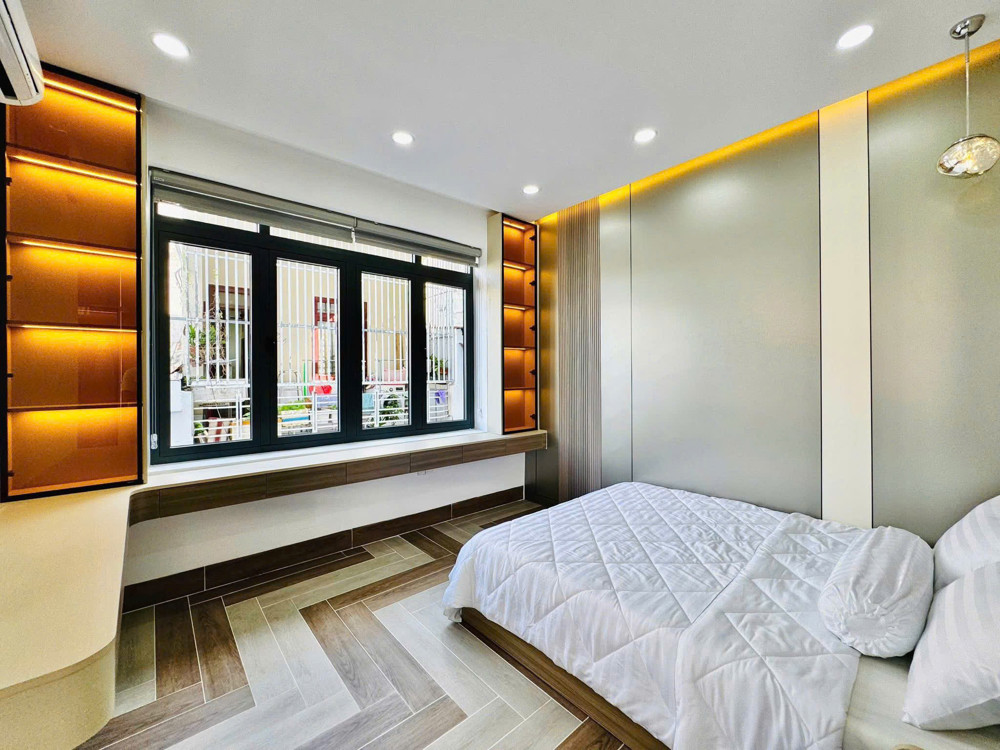 Bán nhà mới xây 1 trệt 2 lầu, lô góc 2 mặt tiền, gần nhà ga T3 và Emart, giá chỉ 6.4 tỷ Bán nhà mới xây 1 trệt 2 lầu, lô góc 2 mặt tiền, gần nhà ga T3 và Emart, giá chỉ 6.4 tỷ