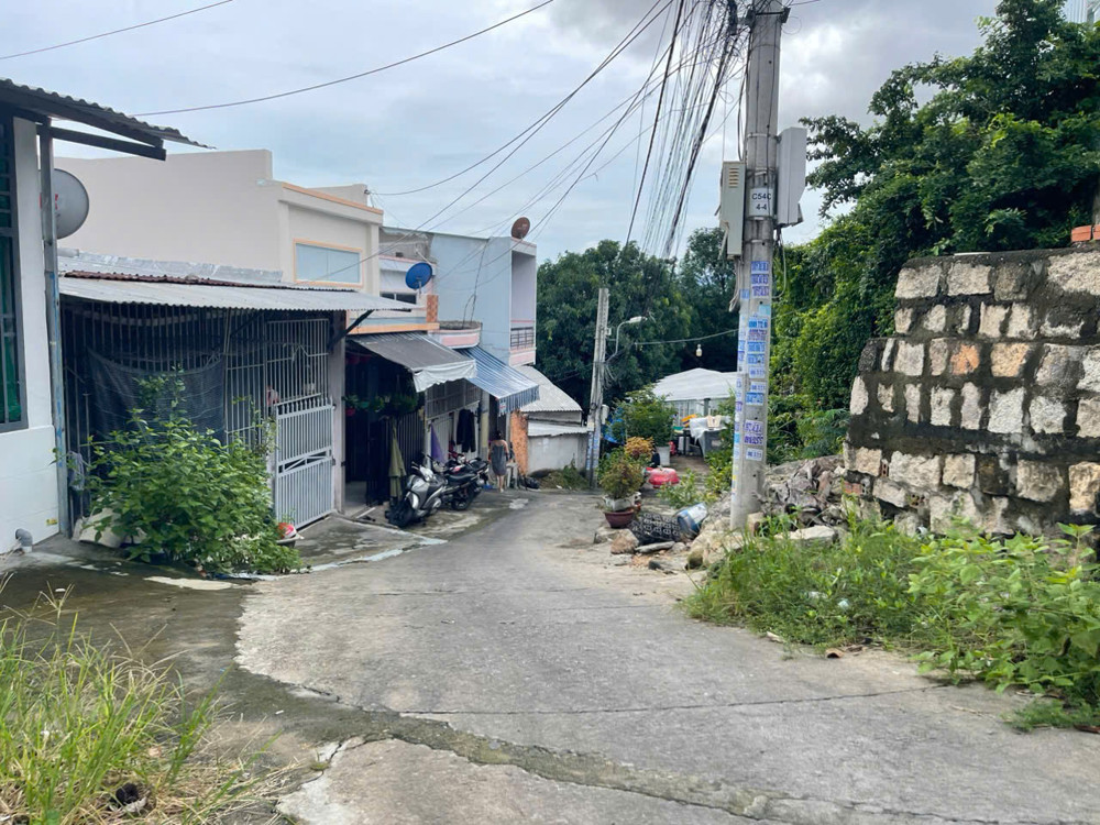 Nhà gác lửng giá rẻ chỉ 950tr – Gần khu TDC Ngọc Sơn, Ngô Đến – Sổ riêng sang tên ngay! Nhà gác lửng giá rẻ chỉ 950tr – Gần khu TDC Ngọc Sơn, Ngô Đến – Sổ riêng sang tên ngay!