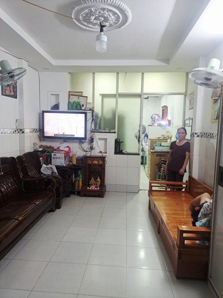 Gần Chợ Bình Long – Hẻm 6m Thông – 2 Tầng Đúc – 34m² (3.5x10) – Chỉ Nhỉnh 3 Tỷ Gần Chợ Bình Long – Hẻm 6m Thông – 2 Tầng Đúc – 34m² (3.5x10) – Chỉ Nhỉnh 3 Tỷ