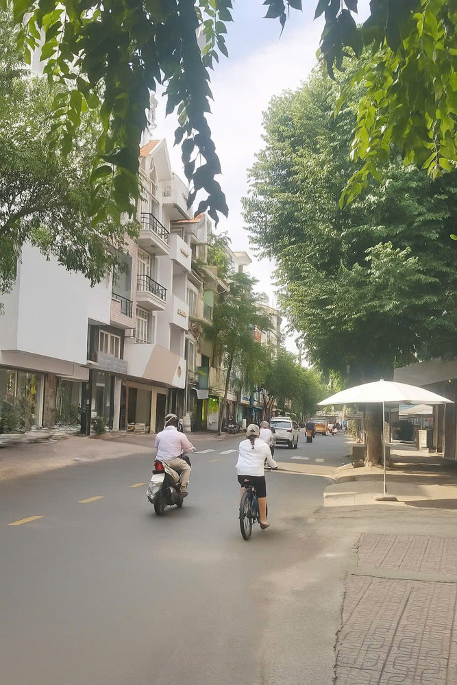 TÂN BÌNH – HXH NGUYỄN THÁI BÌNH – KHU VIP K300 – 5 TẦNG – CĂN HỘ DV CÓ THANG MÁY - THU 450TR/NĂM