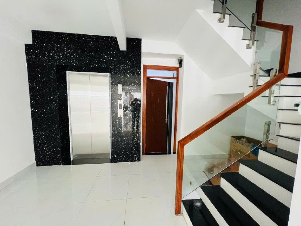 TÂN BÌNH – HXH NGUYỄN THÁI BÌNH – KHU VIP K300 – 5 TẦNG – CĂN HỘ DV CÓ THANG MÁY - THU 450TR/NĂM