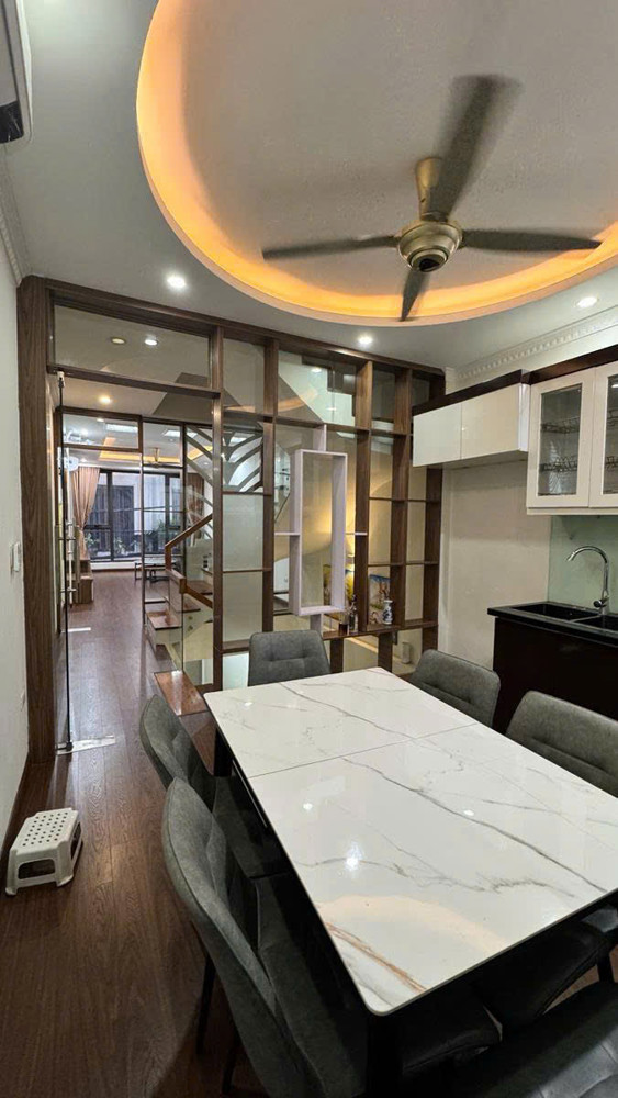 NHÀ MỚI Ô TÔ ĐỖ CỬA Nguyễn Sơn 50m2 X 5 Tầng 16.5 tỷ Long Biên